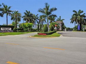 4002 Poinciana Ln, Hollywood FL 33021