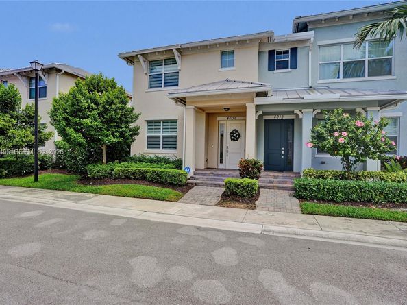 4002 Poinciana Ln, Hollywood FL 33021