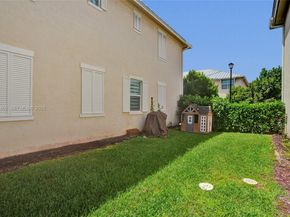 4002 Poinciana Ln, Hollywood FL 33021