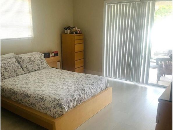 6790 SW 10th Ct, Pembroke Pines FL 33023