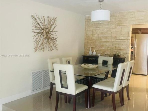 6790 SW 10th Ct, Pembroke Pines FL 33023