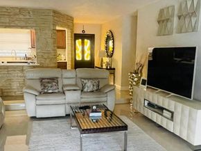 6790 SW 10th Ct, Pembroke Pines FL 33023