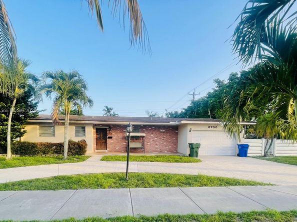 6790 SW 10th Ct, Pembroke Pines FL 33023