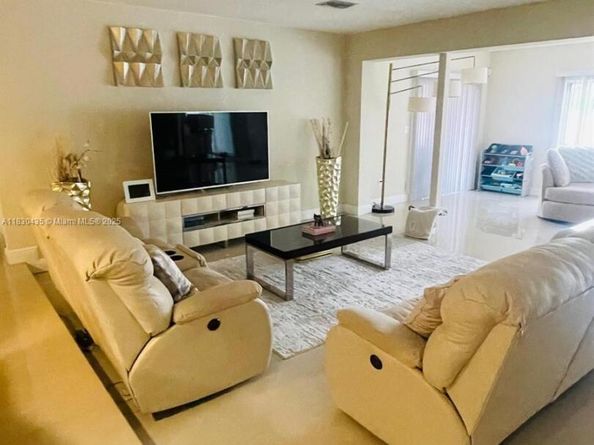 6790 SW 10th Ct, Pembroke Pines FL 33023
