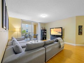 19555 E Country Club Dr 8303, Aventura FL 33180