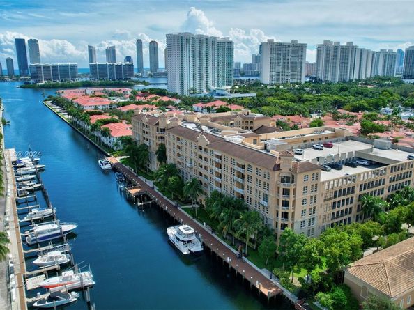 3001 NE 185th St 114, Aventura FL 33180