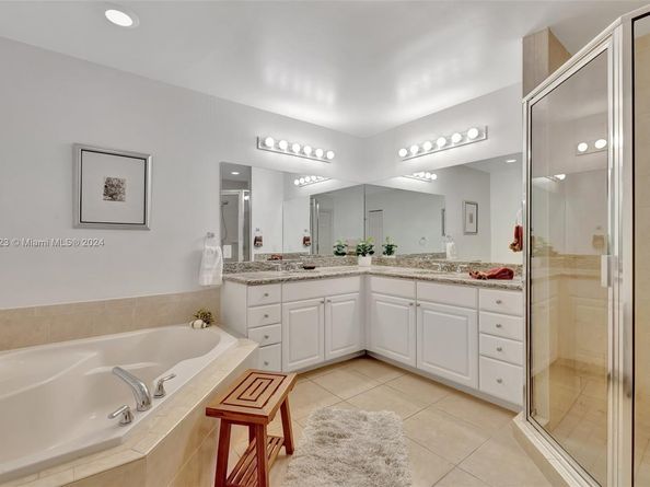 3001 NE 185th St 114, Aventura FL 33180