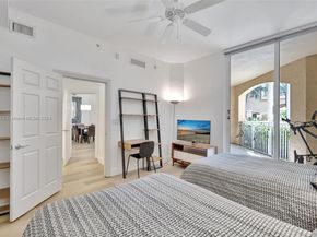 3001 NE 185th St 114, Aventura FL 33180