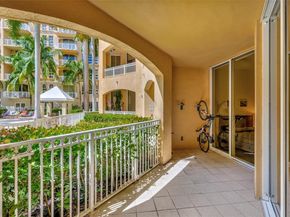 3001 NE 185th St 114, Aventura FL 33180