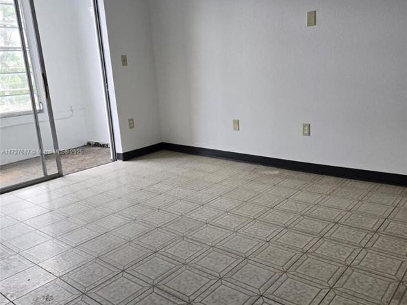 160 NE 203rd Ter 18, Miami Gardens FL 33179