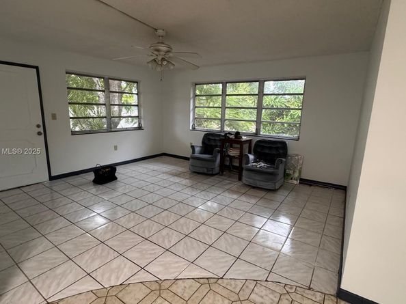 160 NE 203rd Ter 18, Miami Gardens FL 33179