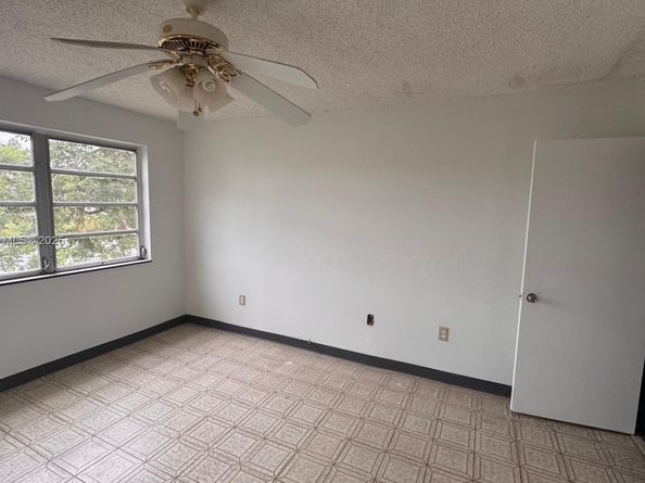 160 NE 203rd Ter 18, Miami Gardens FL 33179