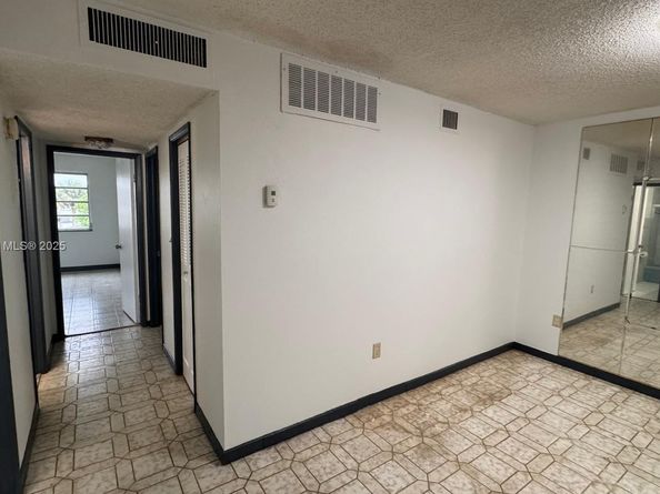160 NE 203rd Ter 18, Miami Gardens FL 33179