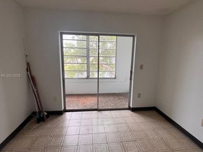 160 NE 203rd Ter 18, Miami Gardens FL 33179