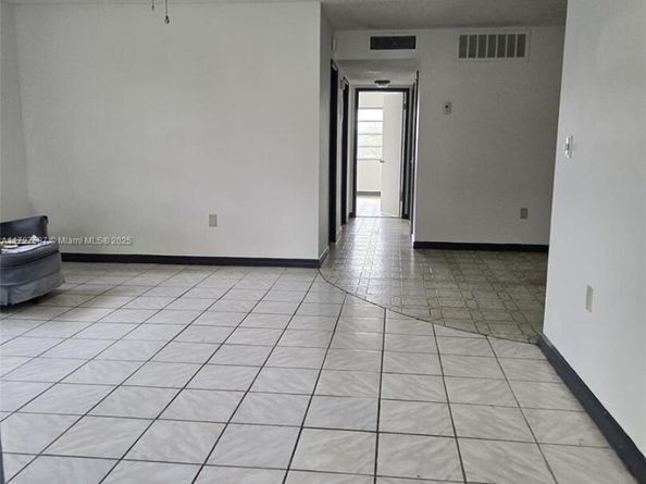 160 NE 203rd Ter 18, Miami Gardens FL 33179