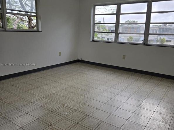 160 NE 203rd Ter 18, Miami Gardens FL 33179
