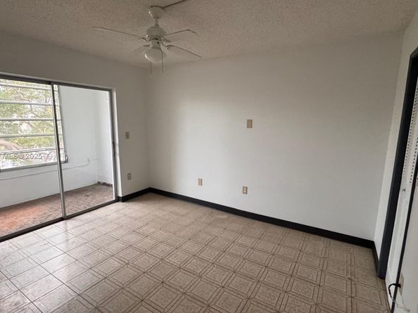160 NE 203rd Ter 18, Miami Gardens FL 33179