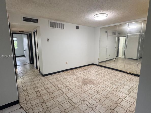 160 NE 203rd Ter 18, Miami Gardens FL 33179