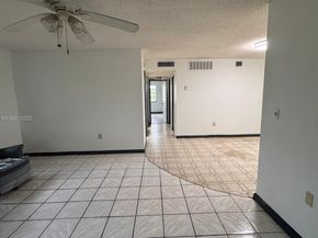 160 NE 203rd Ter 18, Miami Gardens FL 33179