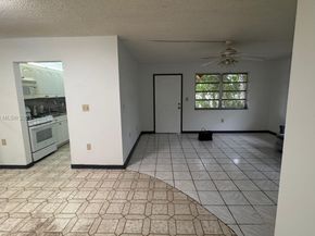 160 NE 203rd Ter 18, Miami Gardens FL 33179
