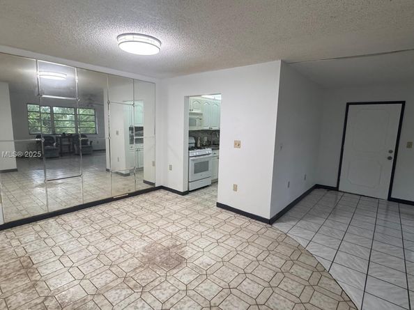 160 NE 203rd Ter 18, Miami Gardens FL 33179