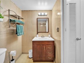 3725 S Ocean Dr 1220, Hollywood FL 33019