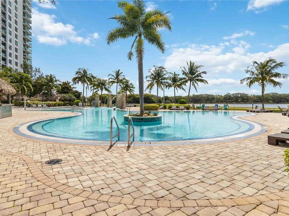 2641 N Flamingo Rd 307N, Sunrise FL 33323