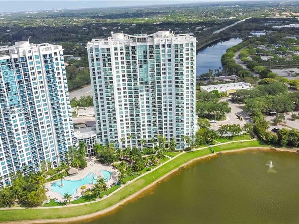 2641 N Flamingo Rd 307N, Sunrise FL 33323
