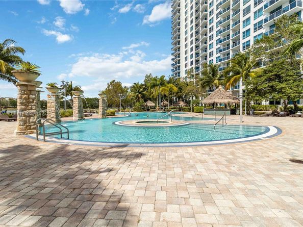2641 N Flamingo Rd 307N, Sunrise FL 33323
