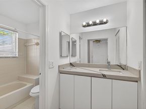 5843 Woodlands Blvd, Tamarac FL 33319