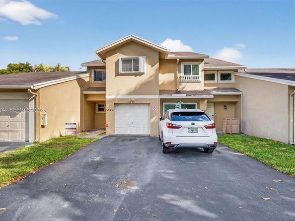 5843 Woodlands Blvd, Tamarac FL 33319