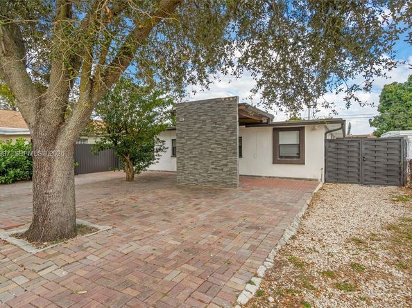 411 N 61st Ave, Hollywood FL 33024
