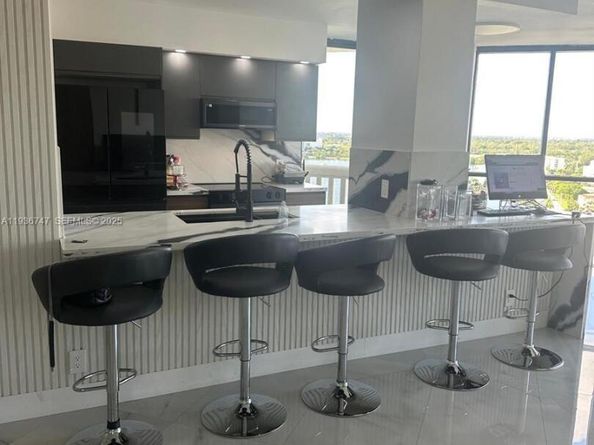 1000 W Island Blvd 1710, Aventura FL 33160