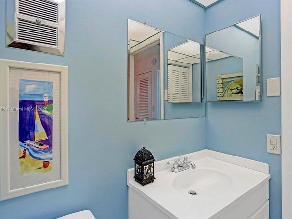 2500 NE 9th St 111, Fort Lauderdale FL 33304
