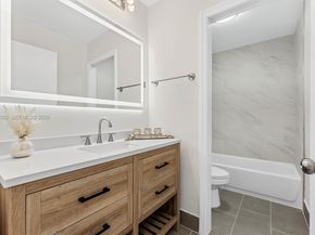 1784 SW 110th Ter, Davie FL 33324