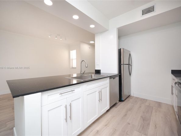 2406 Centergate Dr 202, Miramar FL 33025