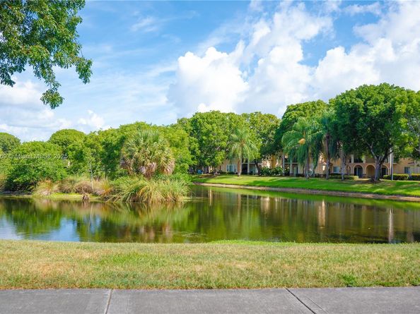 2406 Centergate Dr 202, Miramar FL 33025