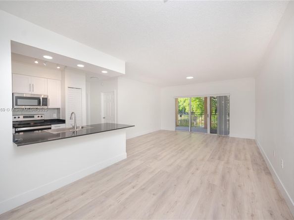 2406 Centergate Dr 202, Miramar FL 33025