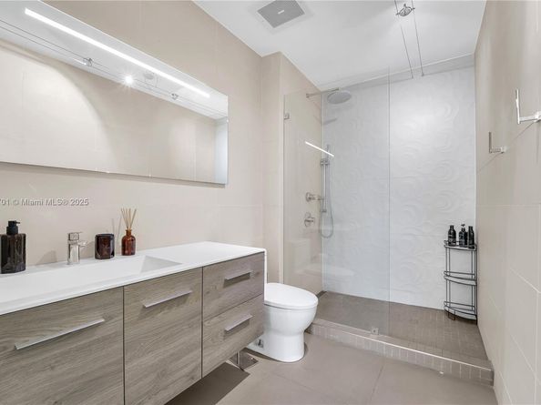 133 NE 2nd Ave 3106, Miami FL 33132
