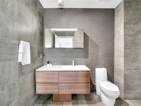 133 NE 2nd Ave 3106, Miami FL 33132