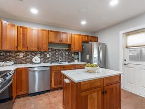 870 NE 35th St, Oakland Park FL 33334