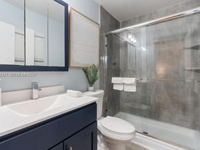 870 NE 35th St, Oakland Park FL 33334