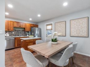 870 NE 35th St, Oakland Park FL 33334