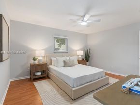 870 NE 35th St, Oakland Park FL 33334