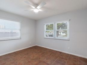 870 NE 35th St, Oakland Park FL 33334