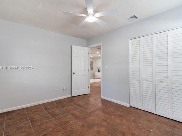 870 NE 35th St, Oakland Park FL 33334