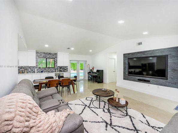 Undisclosed Address #A11899461, Miami FL 33157