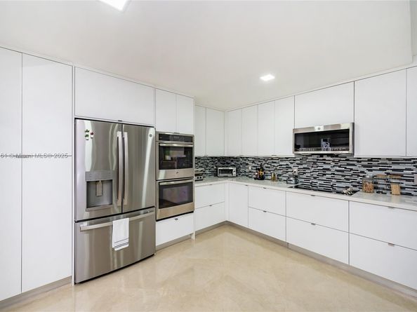 Undisclosed Address #A11899461, Miami FL 33157