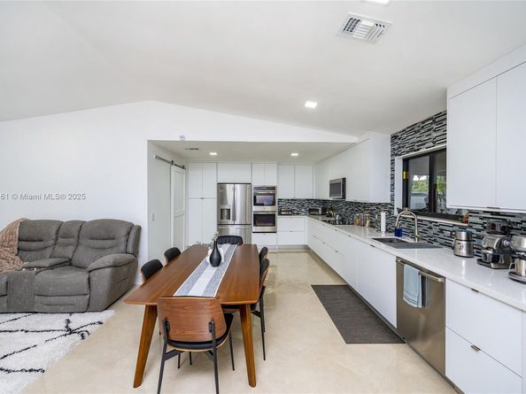 Undisclosed Address #A11899461, Miami FL 33157