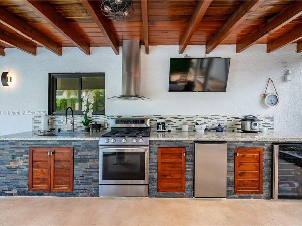 Undisclosed Address #A11899461, Miami FL 33157